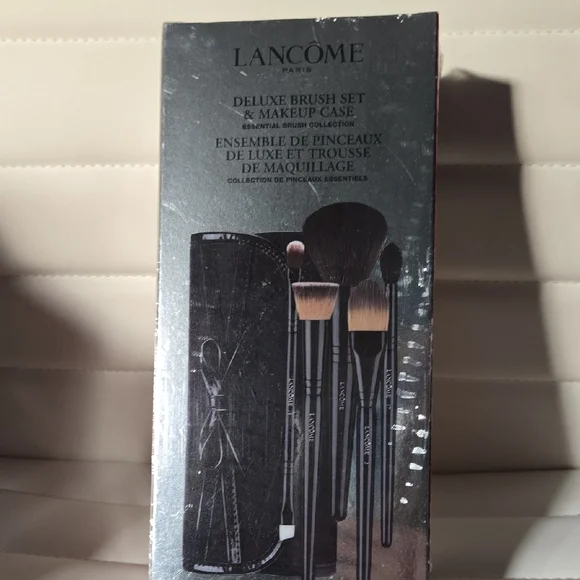 Lancôme Deluxe Brush Set with Red and Silver Case - Picture 2 of 12